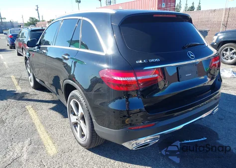 2019 Mercedes-Benz Glc 300 z USA, uszkodzony, nr VIN WDC0G4JB2KV184411